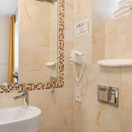 国大公寓酒店 *